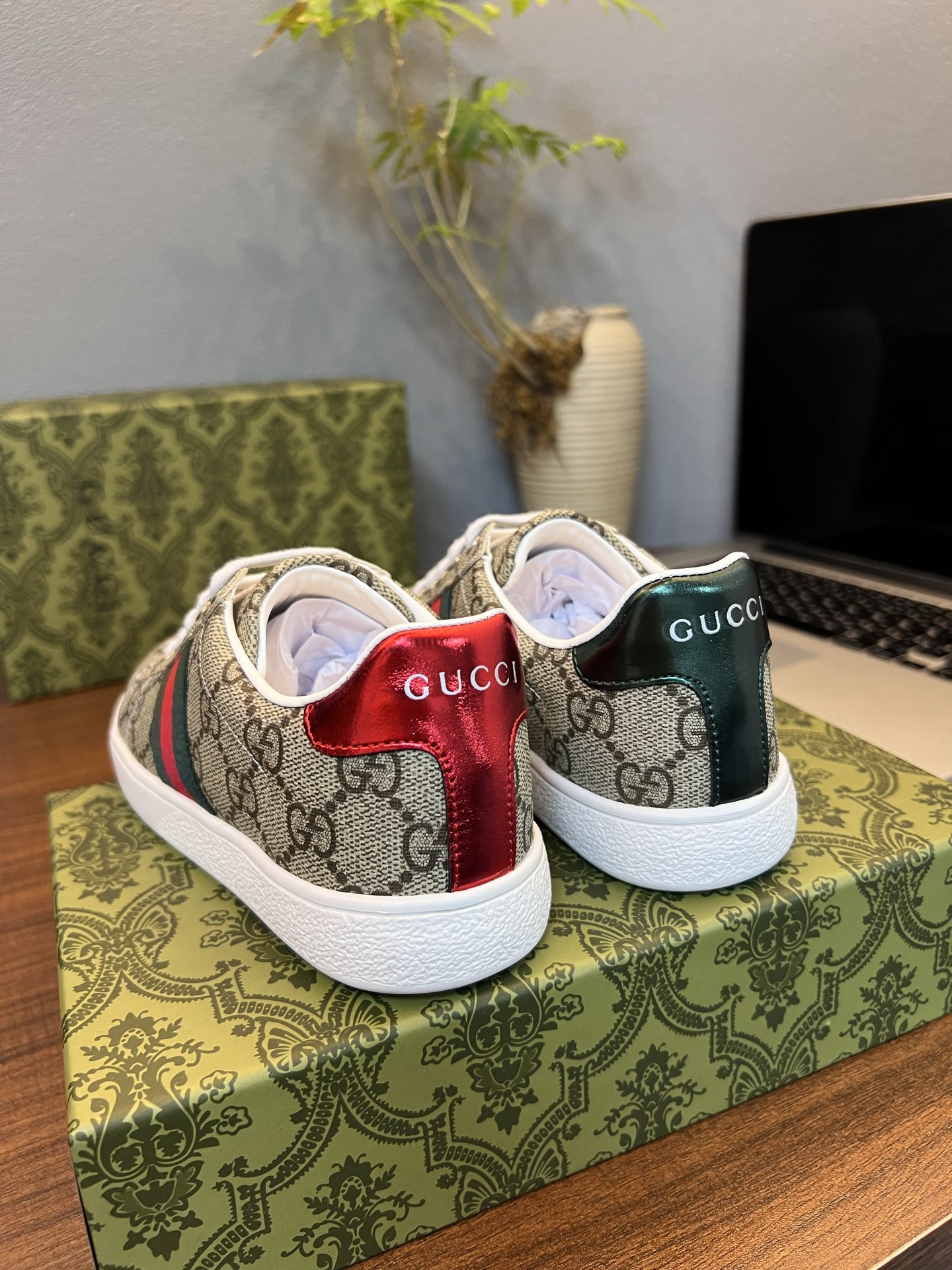Children's shoes child